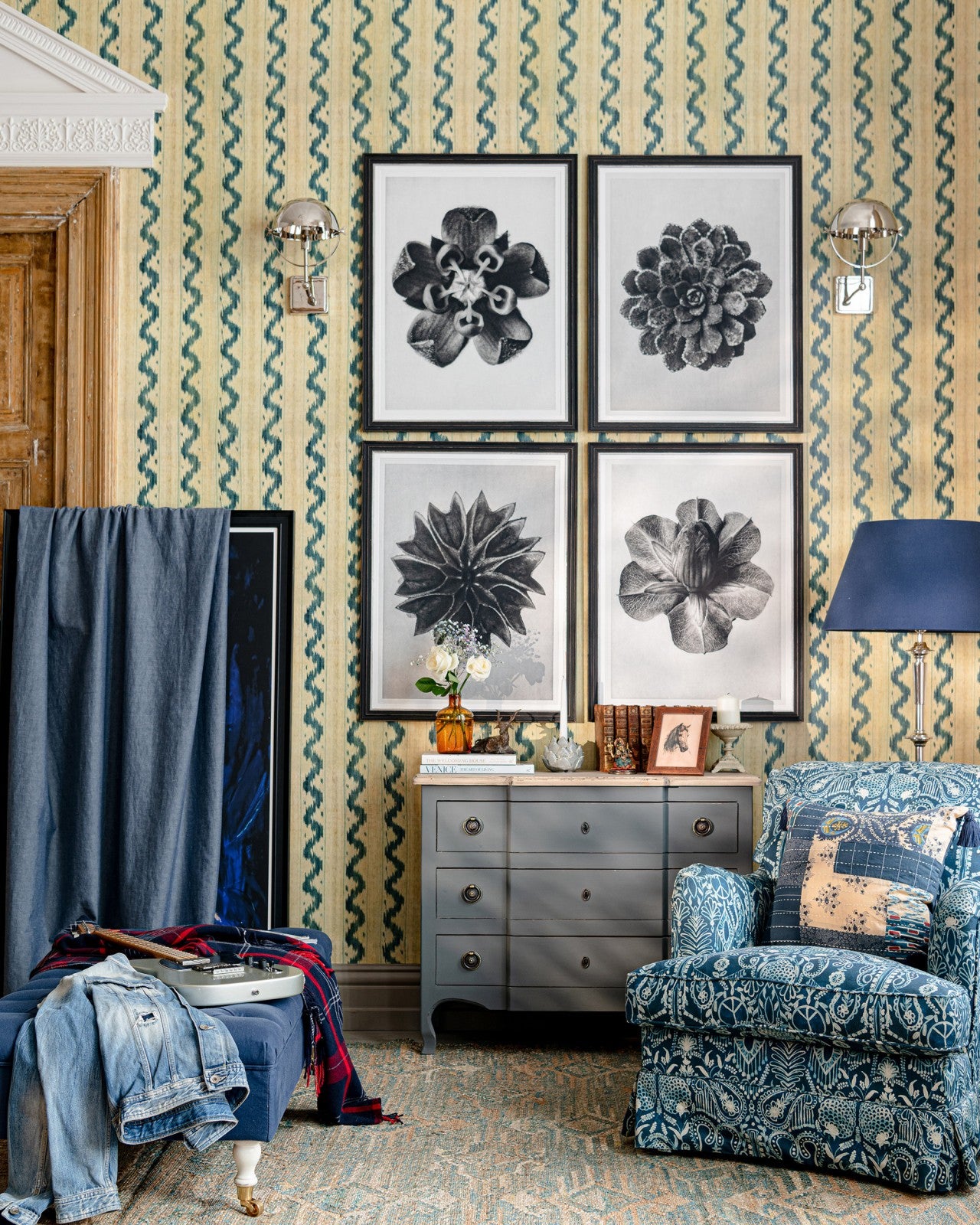 mind the gap - vintage ikat wallpaper - wp30103