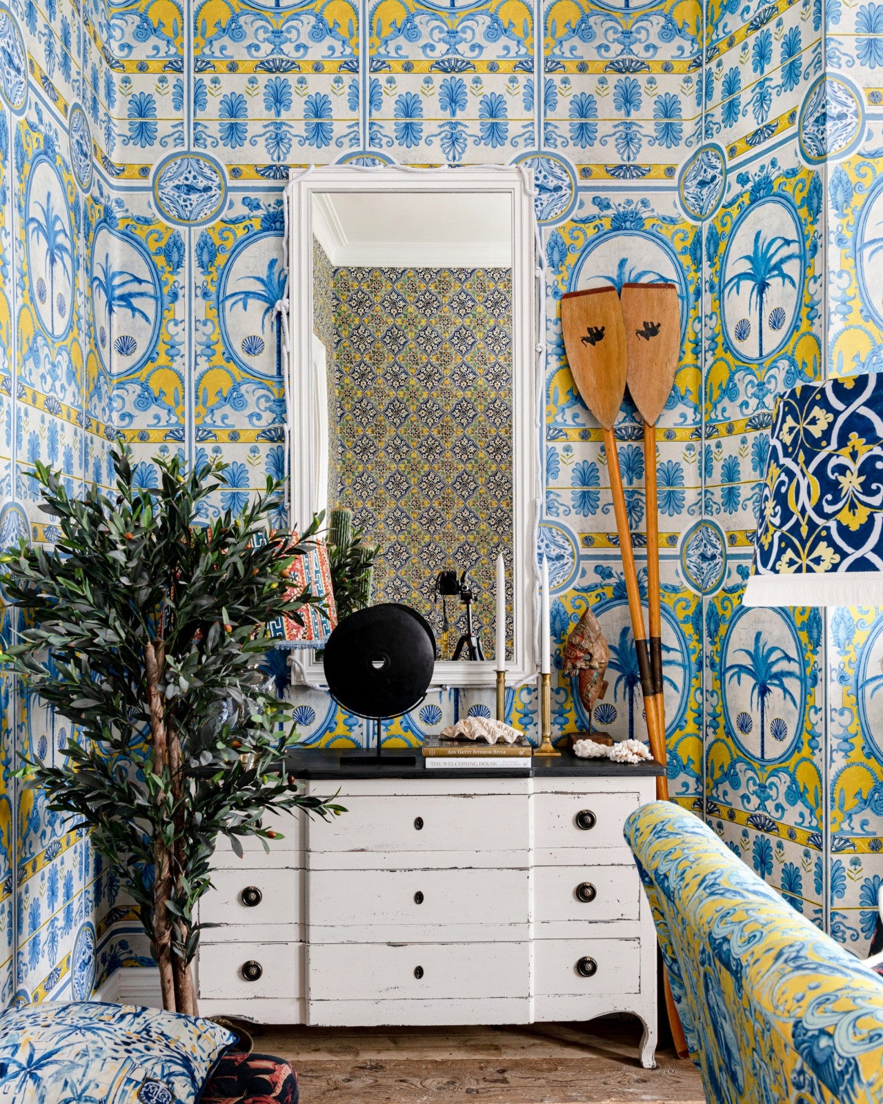 mind the gap - the villa mural yellow wallpaper - wp20575