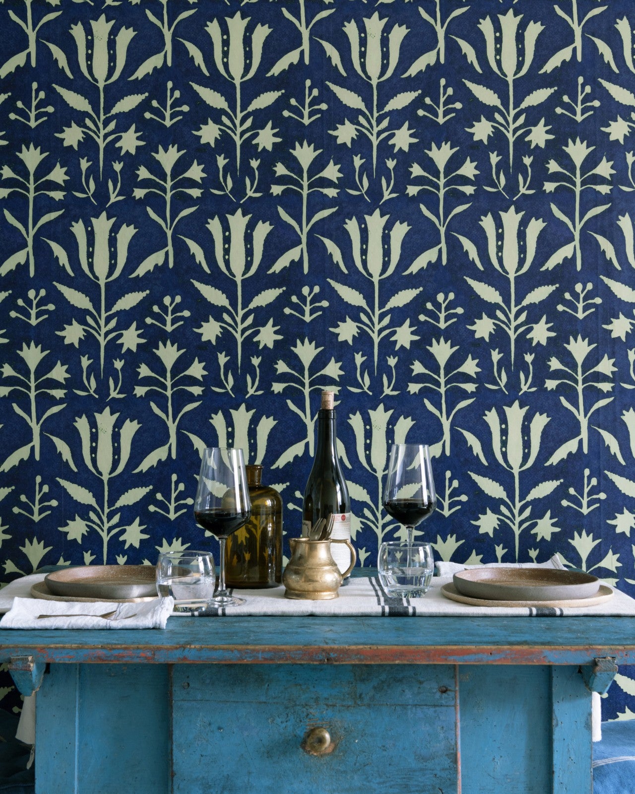 mind the gap - tulipan indigo wallpaper - wp30034